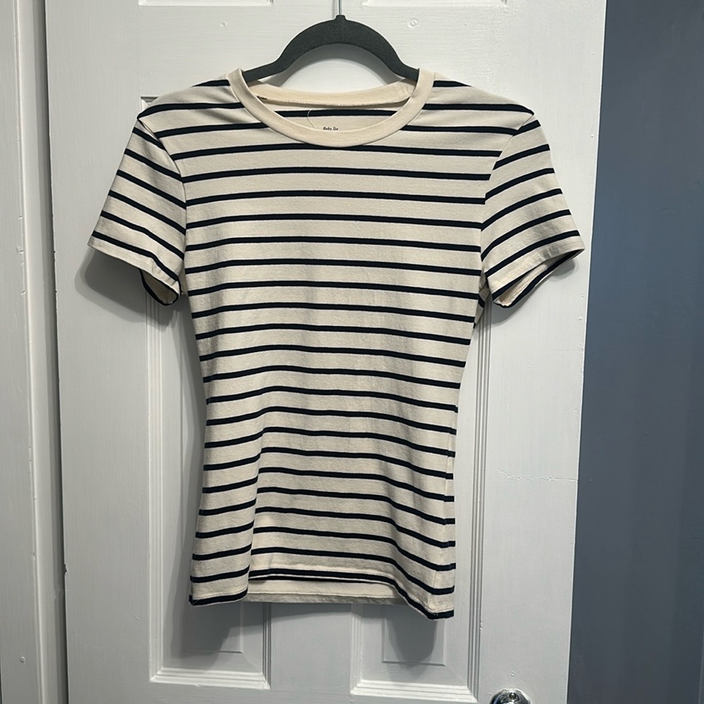 Abercrombie & Fitch Essential Tuckable Baby Tee M